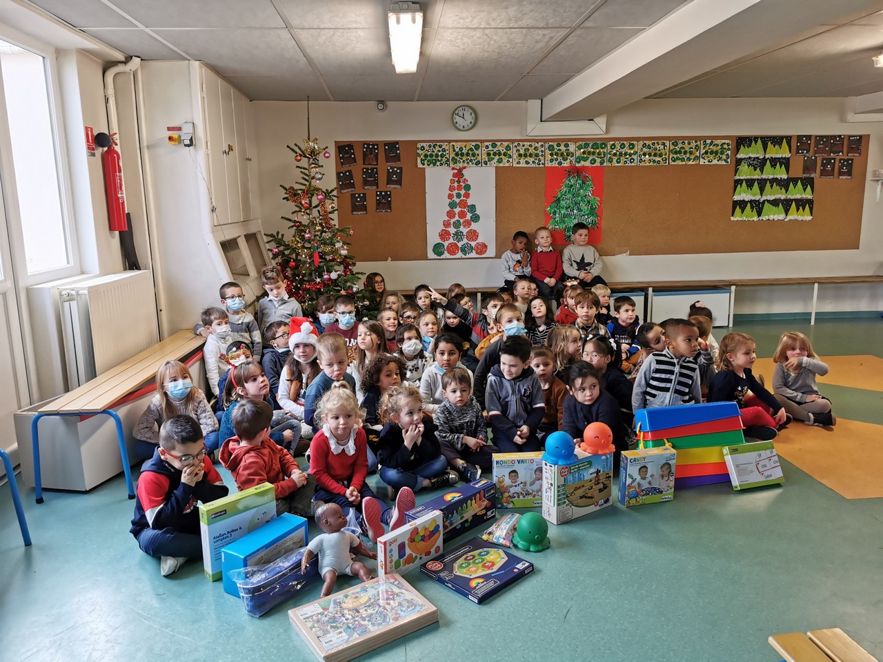 Photo 4 - Jeudi 16 et vendredi 17 décembre 2021 s'est déroulé le Noël des écoles
